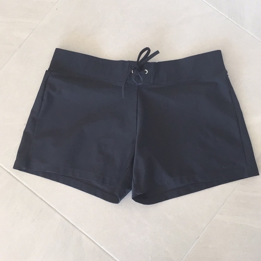 Girls Nike dri-fit black shorts (L12-14)